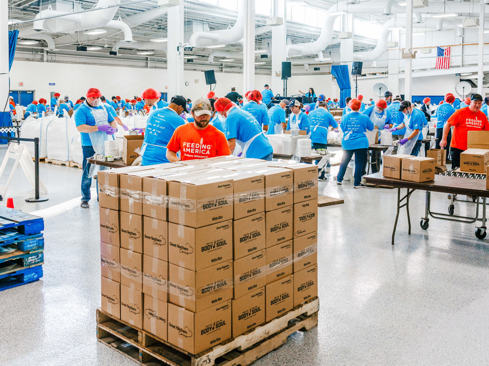 2025 Oshkosh Corporation Feed the Body, Feed the Soul event in action