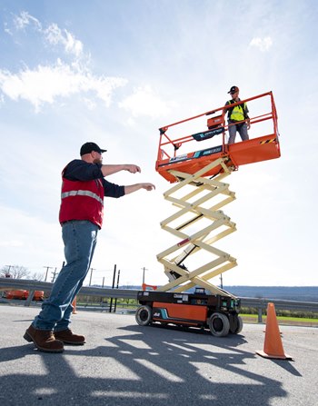 image of JLG university training outside with a scissor lift
